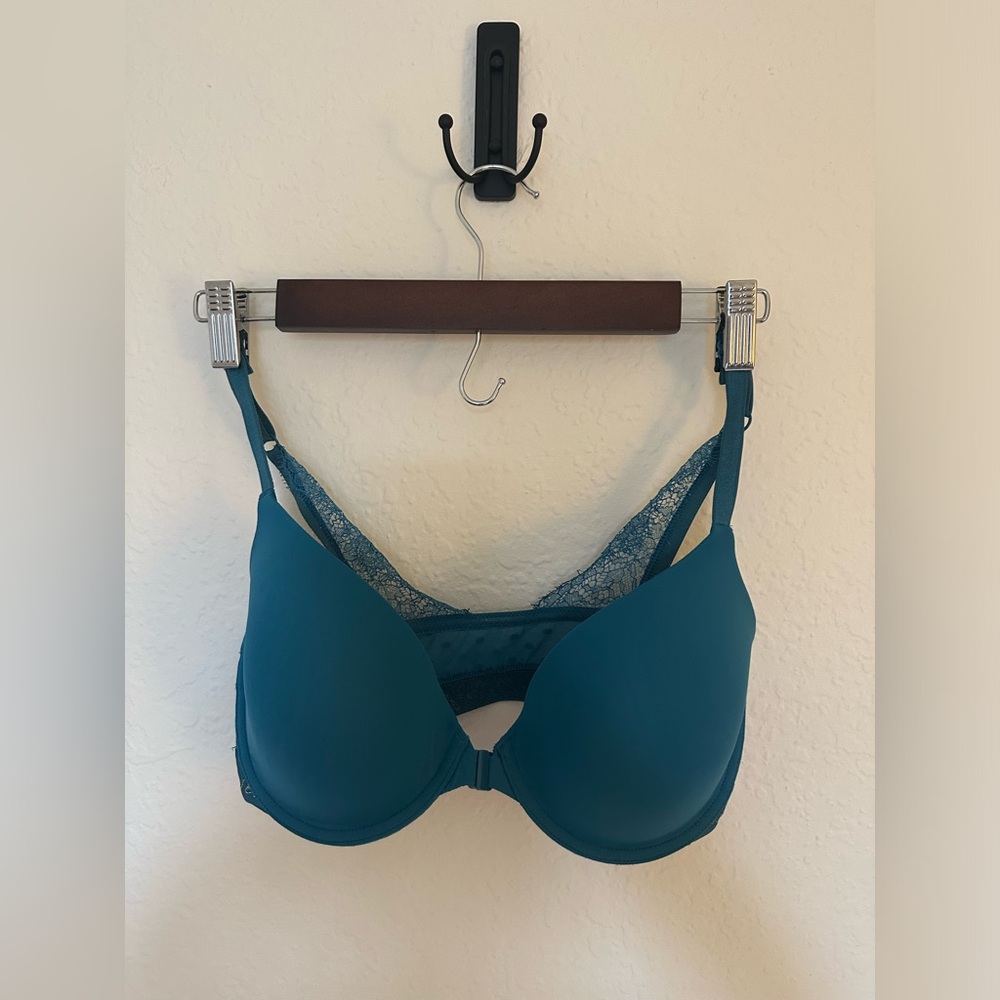 Victoria’s Secret t-shirt lightly lined demi